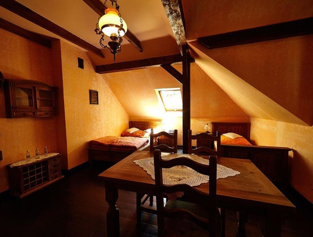 Stylowy Zajazd Pod Czarnym Kogutem Czarna  Habitación foto