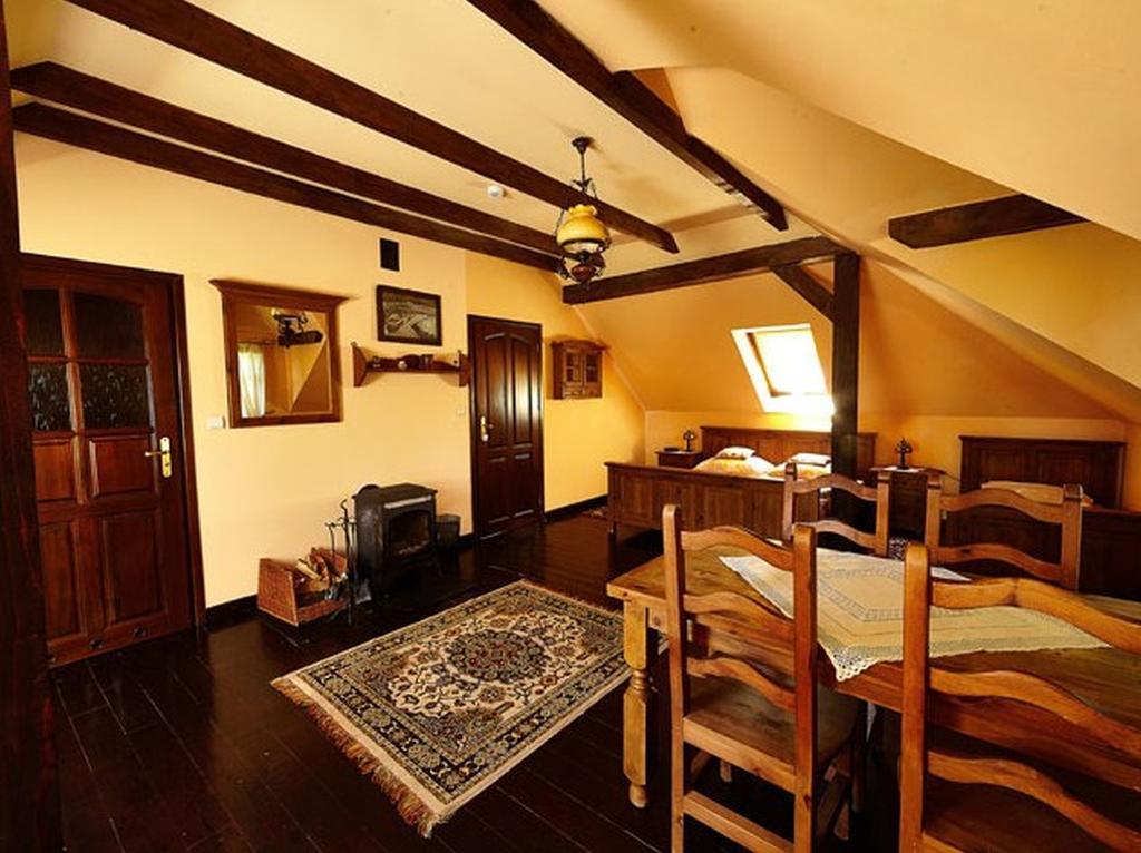 Stylowy Zajazd Pod Czarnym Kogutem Czarna  Habitación foto